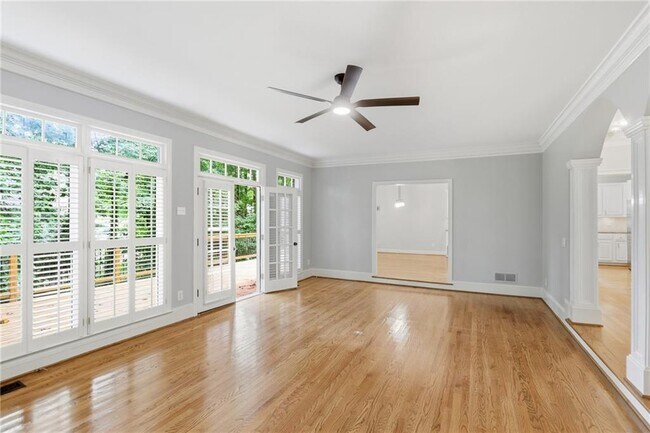 Building Photo - 4563 Fountain Dr NE