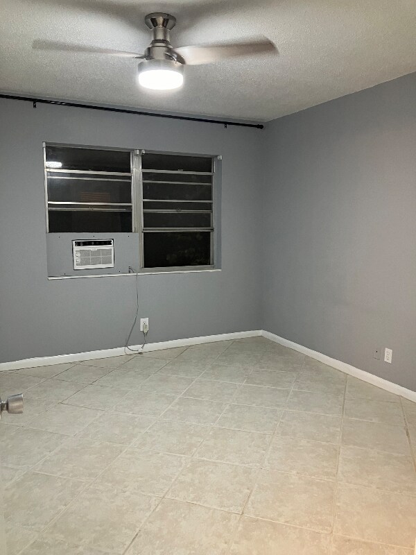 Building Photo - 282 Norwich L