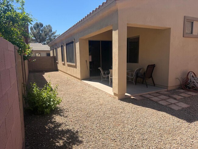 Building Photo - 1864 W Olive Way