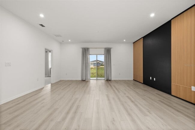 Building Photo - 1335 Normandy Dr