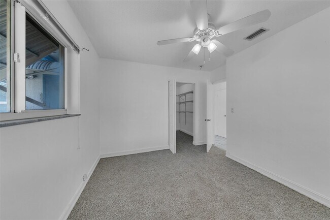 Building Photo - 1906 NW 45th Ct