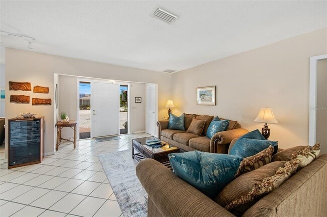 Building Photo - 614 Gladstone Ln