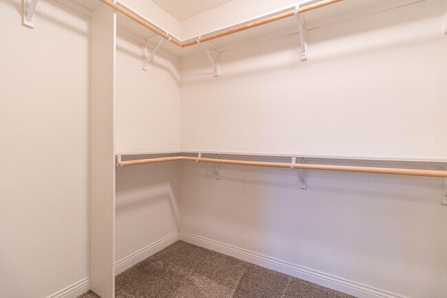 Building Photo - 2705 Iron Gate Dr