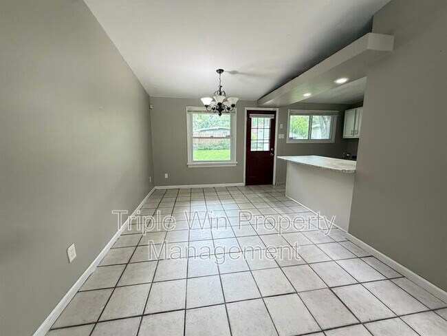 Building Photo - 865 Robinwood Dr