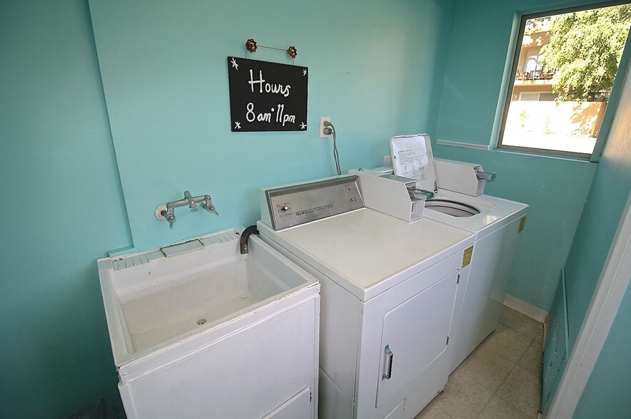 Building Photo - 11138 Aqua Vista St