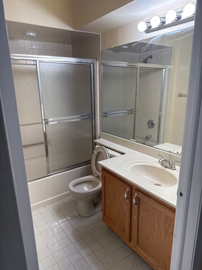 Building Photo - 414 Waterford Dr