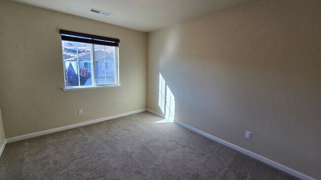 Building Photo - Gated Somersett Home with a View!