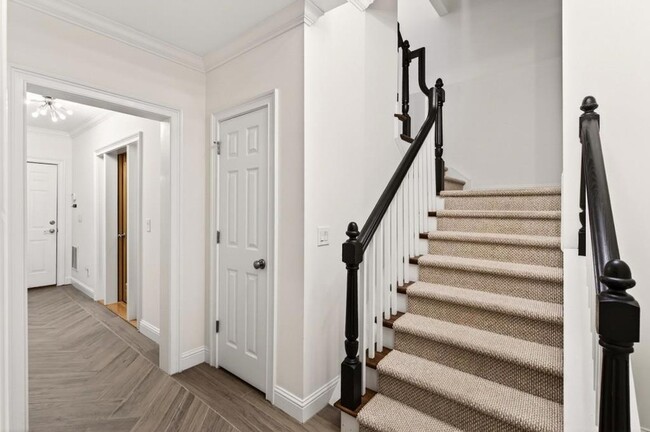 Building Photo - 16 Conifer Cir NE