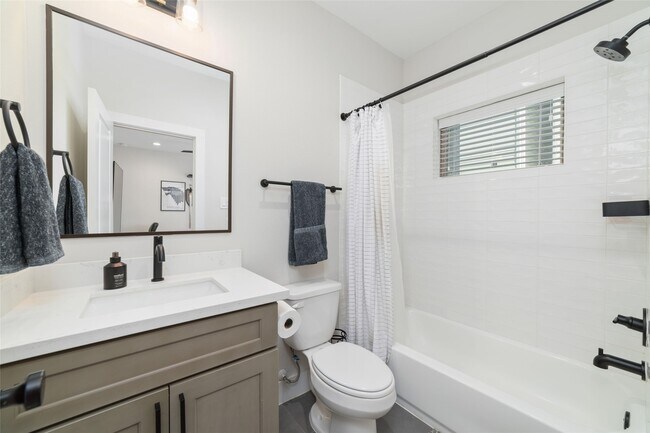 Building Photo - 3705 Creekmont Grn Ln