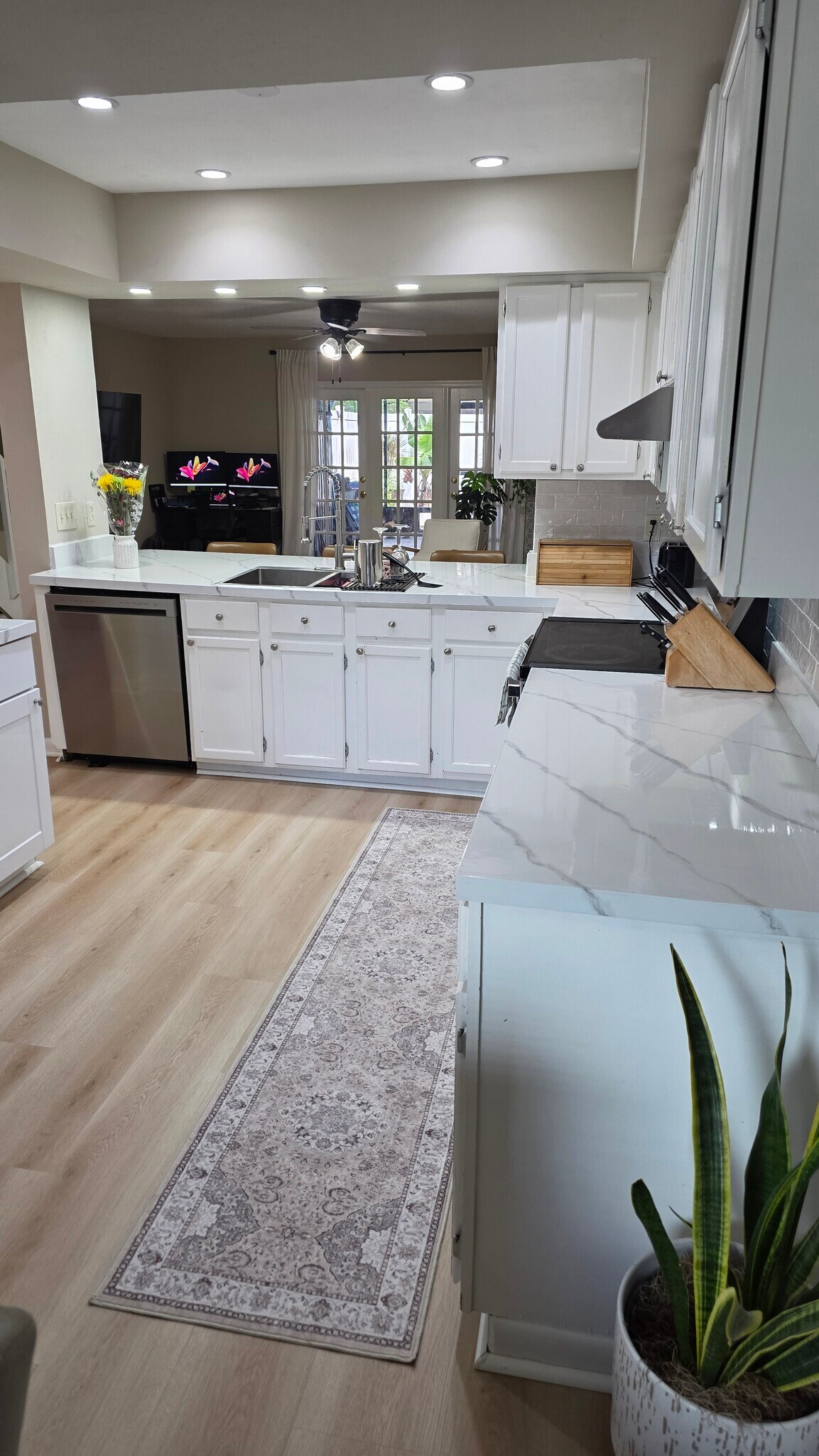 Building Photo - 16084 Dawnview Dr