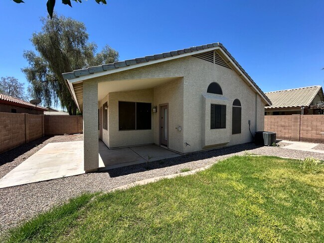Building Photo - Warm, Inviting 3 Bed / 2bath Home in Canyo...
