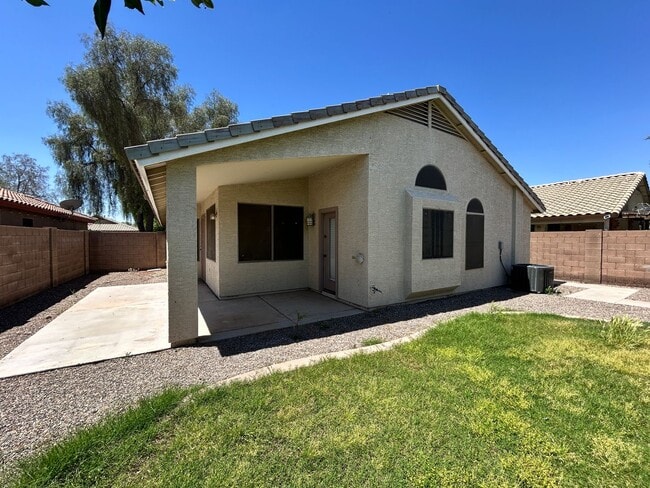 Building Photo - Warm, Inviting 3 Bed / 2bath Home in Canyon Trails with new updated and Flooring!!!