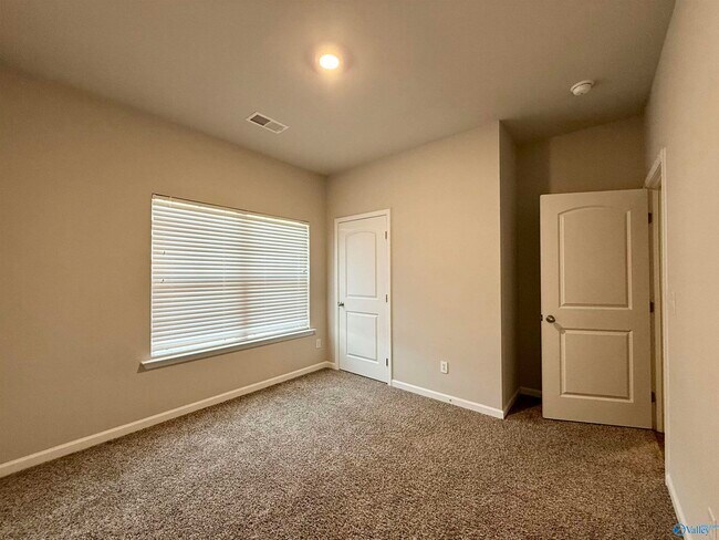 Building Photo - 116 River Haven Dr