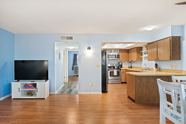 Building Photo - 715 S Ocean Dr