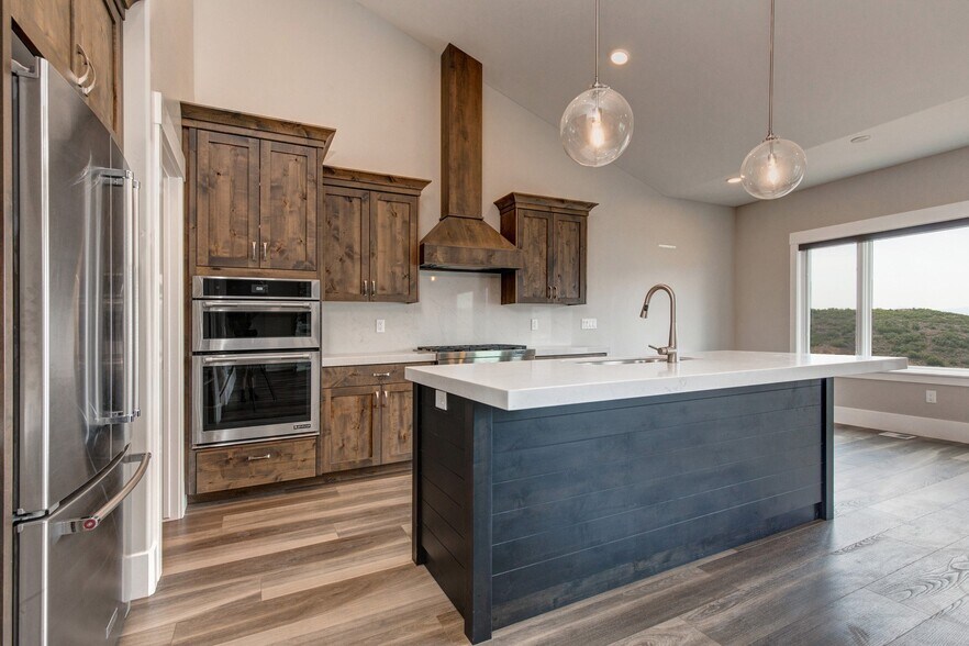 Building Photo - 11091 Shoreline Dr