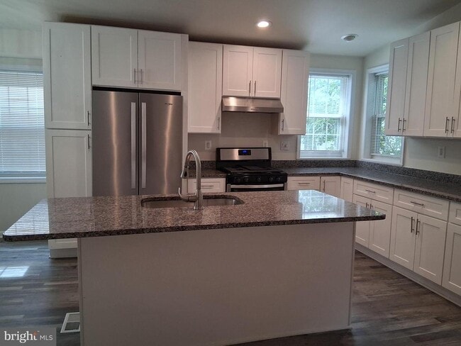 Building Photo - 7300 Willow Glen Way