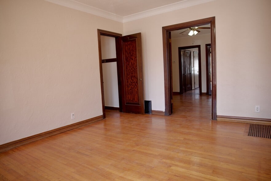 Building Photo - 3927 Dunnica Ave