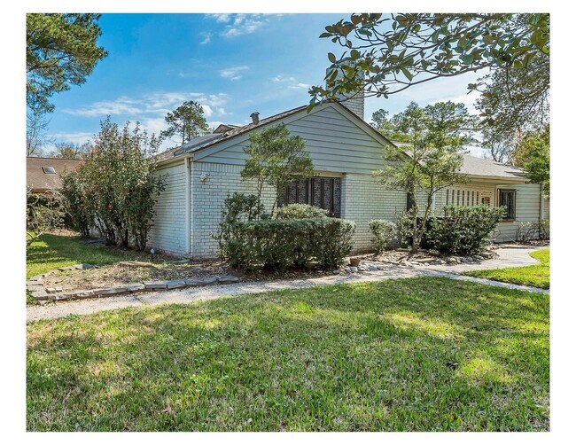 Building Photo - 13902 Paradise Valley Dr