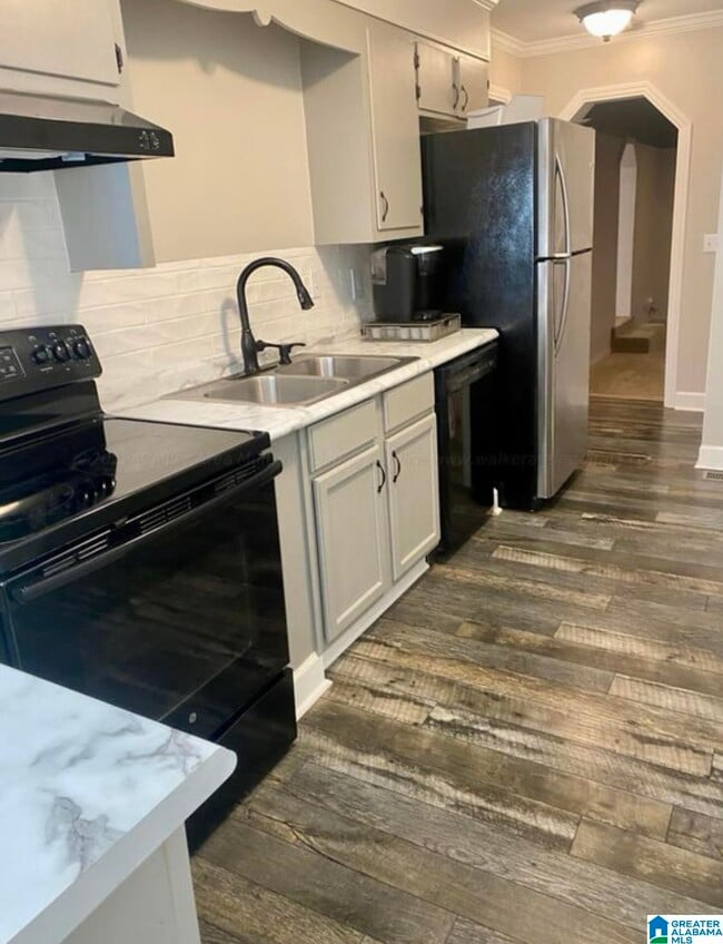 Building Photo - 1000 Highland Rd