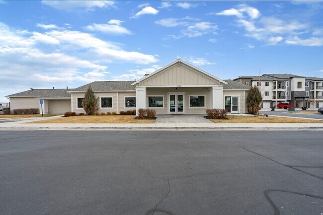 Building Photo - 415 N 360 W