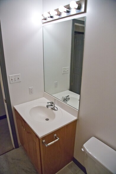 Building Photo - 1460 Blue Course Dr