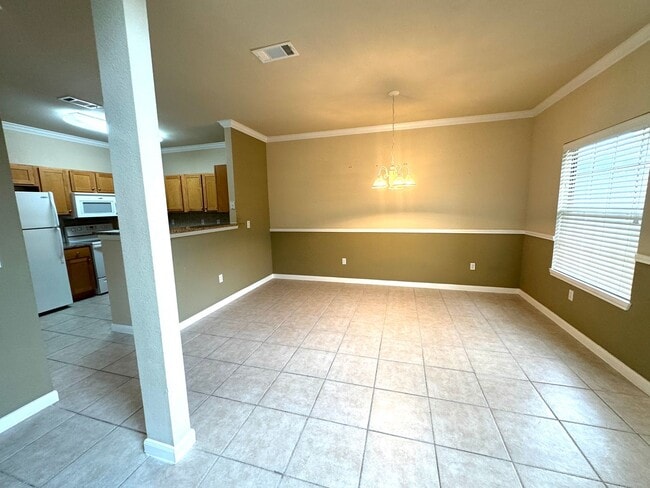 Building Photo - GREAT LOCATION NEAR MEDICAL & USAA | 3 BED...