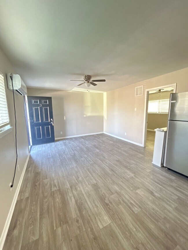 Building Photo - 3200-3200 Grider Cir