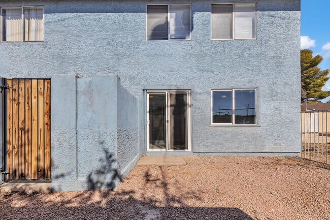 Building Photo - 45 N Phyllis