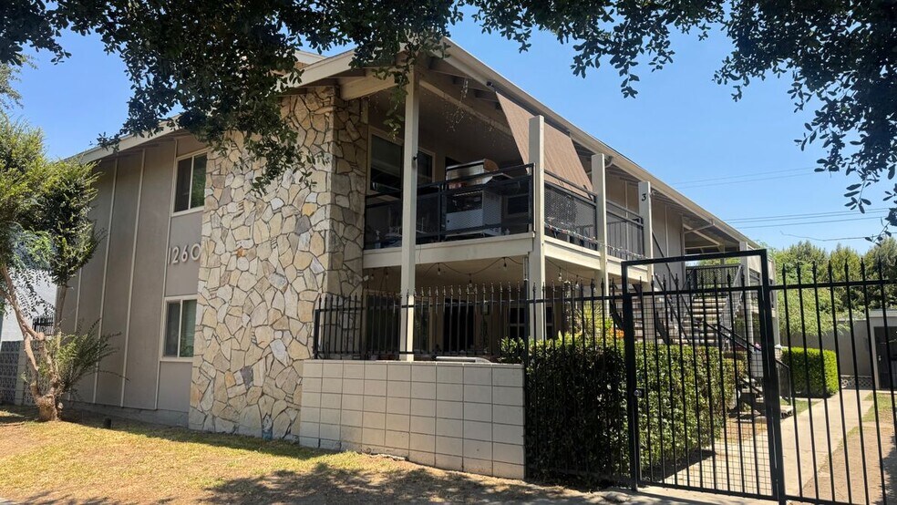 Primary Photo - 1260 Burwood St