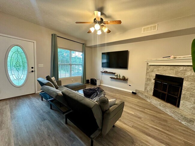 Building Photo - 301 Carmel Valley Way