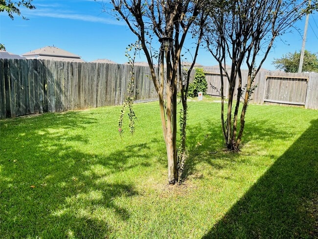 Building Photo - 10723 Lake Riata Ln