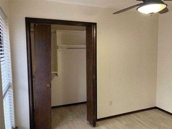 Building Photo - 405 Rhoades Ct