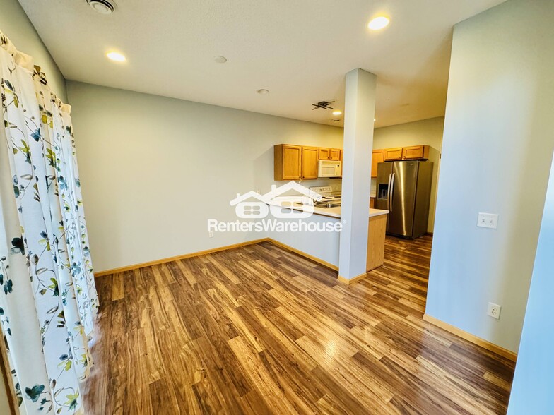 Building Photo - 6808 Meadow Grass Ln S
