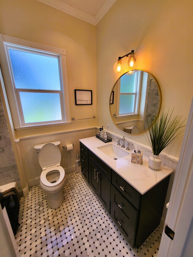 Building Photo - 119 Commercial St