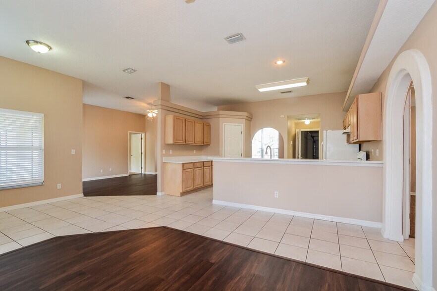 Building Photo - 1604 Silhouette Dr