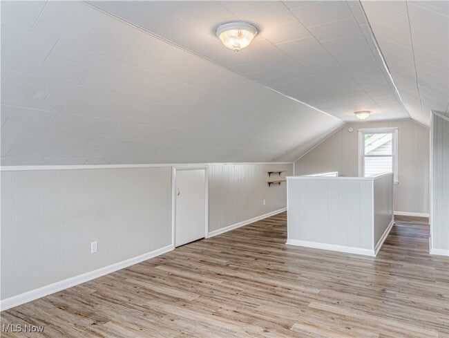 Building Photo - 2703 Oakwood Dr