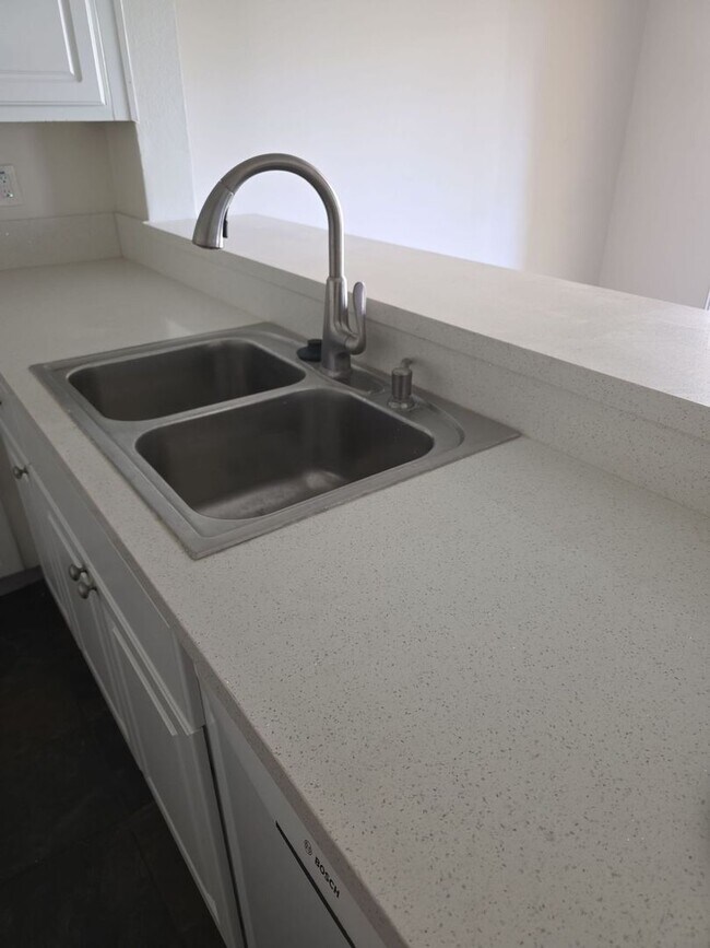 Building Photo - *Move-In Special* Spacious 2 Bed / 2 Bath Condo in San Bernardino – Upgraded & Move-In Ready!