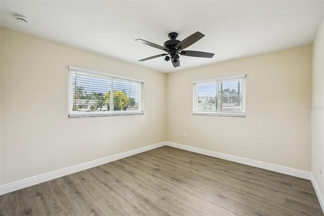 Building Photo - 4100 Overlook Dr NE