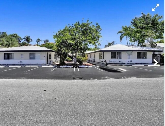 Building Photo - 820 NE 16th Ave