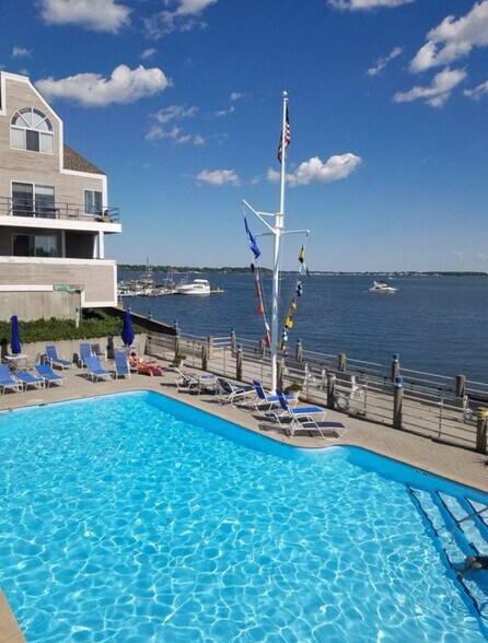 Outdoor pool - 12 Harbour Close