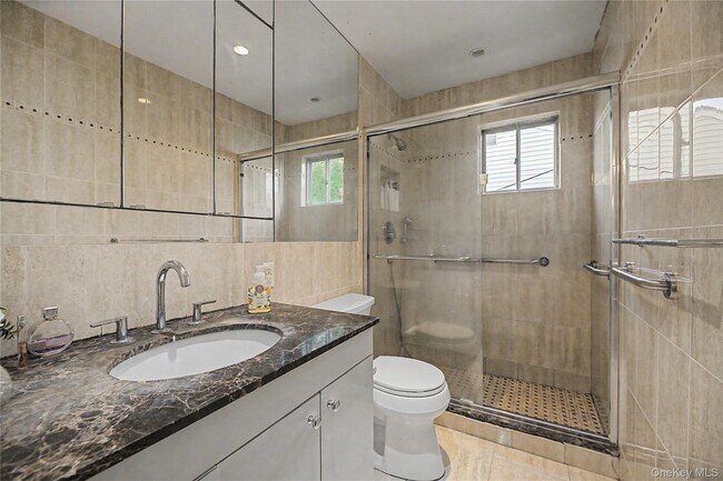 Building Photo - 6 Westwind Rd
