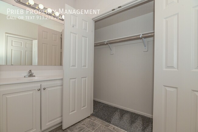 Building Photo - 12643 S Prairie Creek Rd