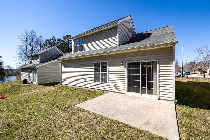 Building Photo - 7954 Willowglen Dr