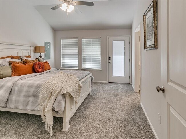 Building Photo - 2413 Northcreek Ln