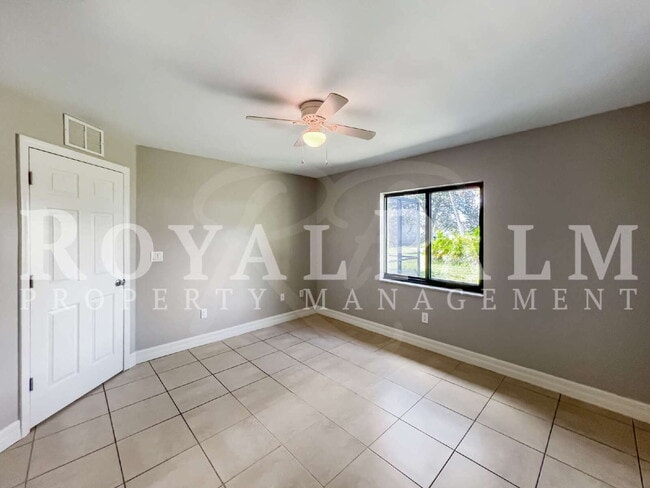 Building Photo - Cozy Up Long-Term & Leaf It All Behind – 3BR/2BA Duplex + Garage & The Favorite Perk: Screened. L...