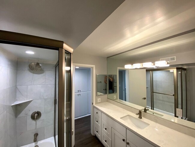 Building Photo - Coming Soon: Stylish 2-Bed Apartment with ...