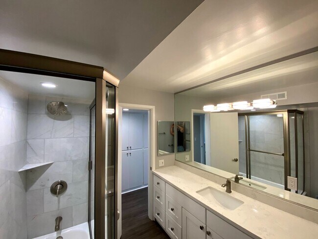 Building Photo - Coming Soon: Stylish 2-Bed Apartment with Underground Parking