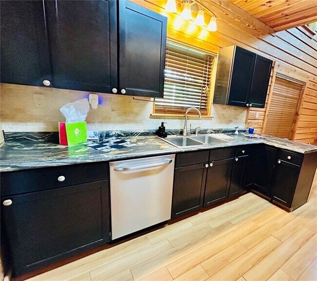 Building Photo - 4067 Fincher Dr