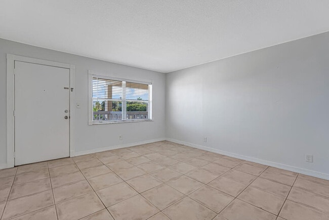 Building Photo - 3915 S Flagler Dr