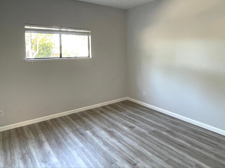 Building Photo - 1280 Stanhope Ln